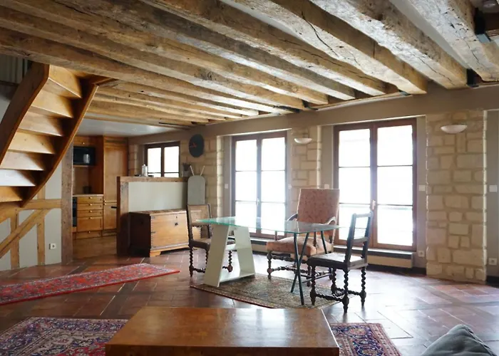 2-room In Heart Of Paris-marais