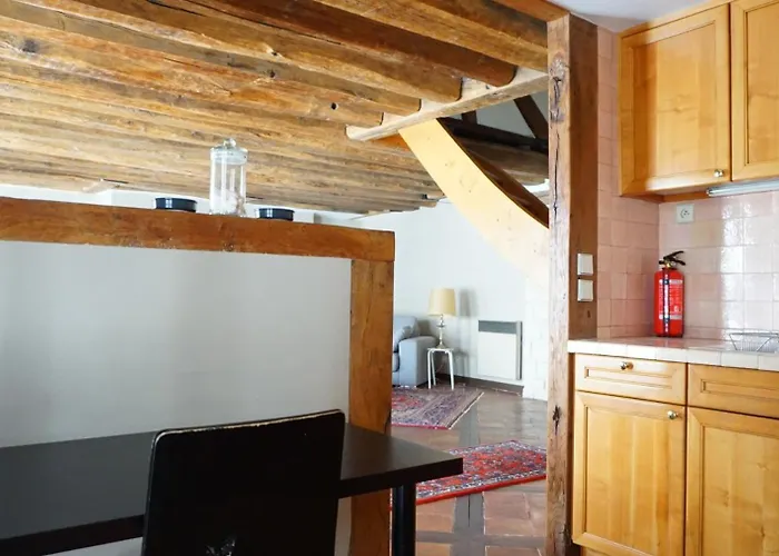 2-room In Heart Of Paris-marais