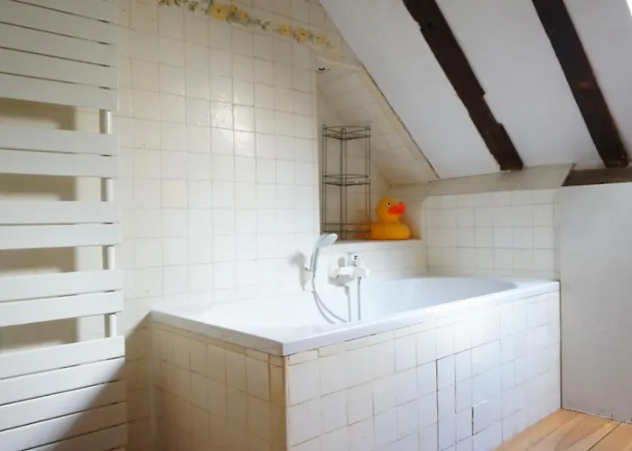2-room In Heart Of Paris-marais